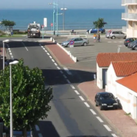 100m Plage, Foret, Balcon, Parking