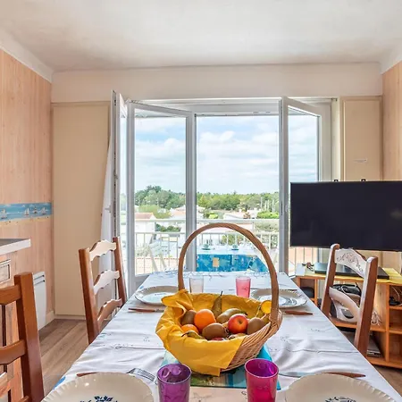 Apartment 100m Plage, Foret, Balcon, Parking