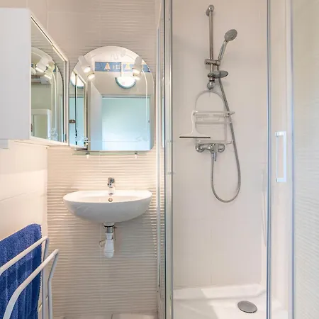 100m Plage, Foret, Balcon, Parking